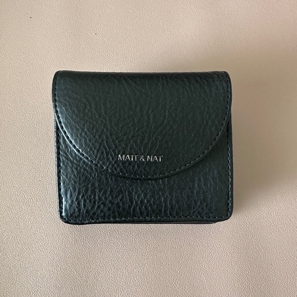 Matt and nat wallet - Picture 1 of 8
